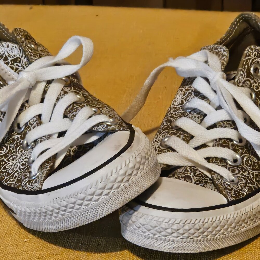 Brown & White Flower Low Top Chuck Taylor All Star Converse